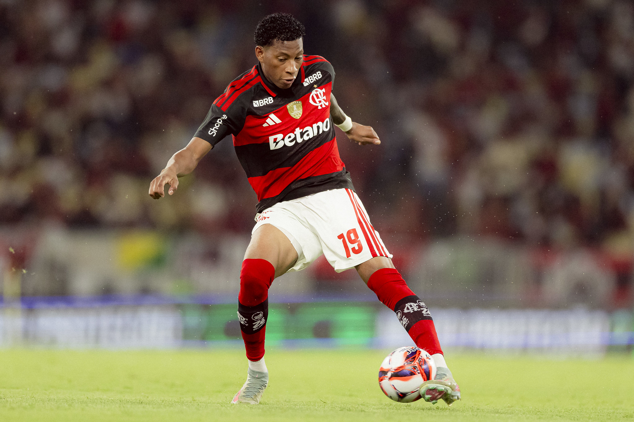 Flamengo roda elenco e vence o madureira sem sustos