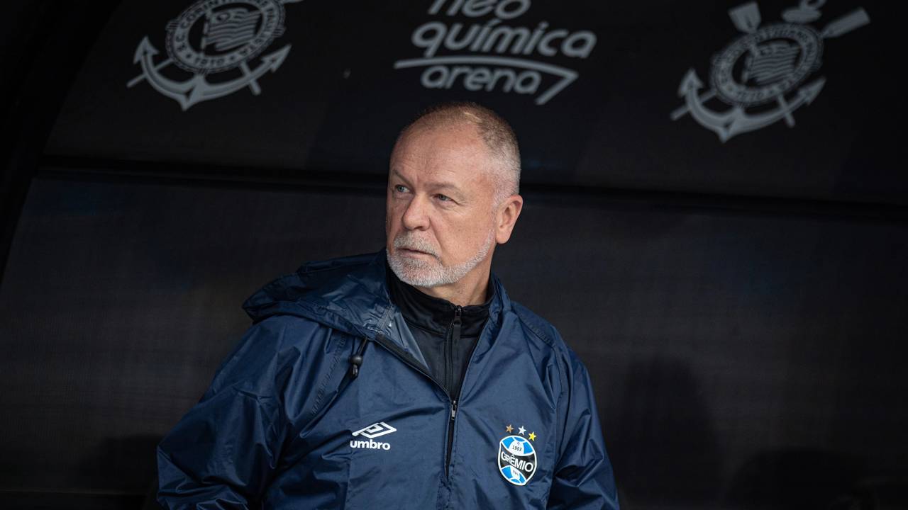 Mano Menezes assume missão de reconstruir a seleção do Peru