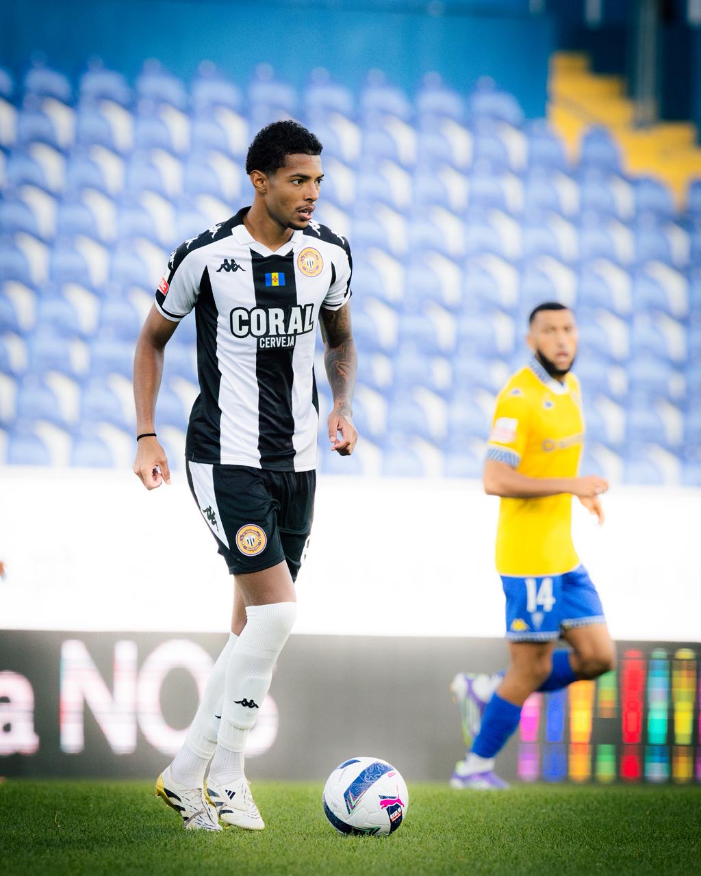 Matheus Dias atinge marca expressiva no futebol europeu