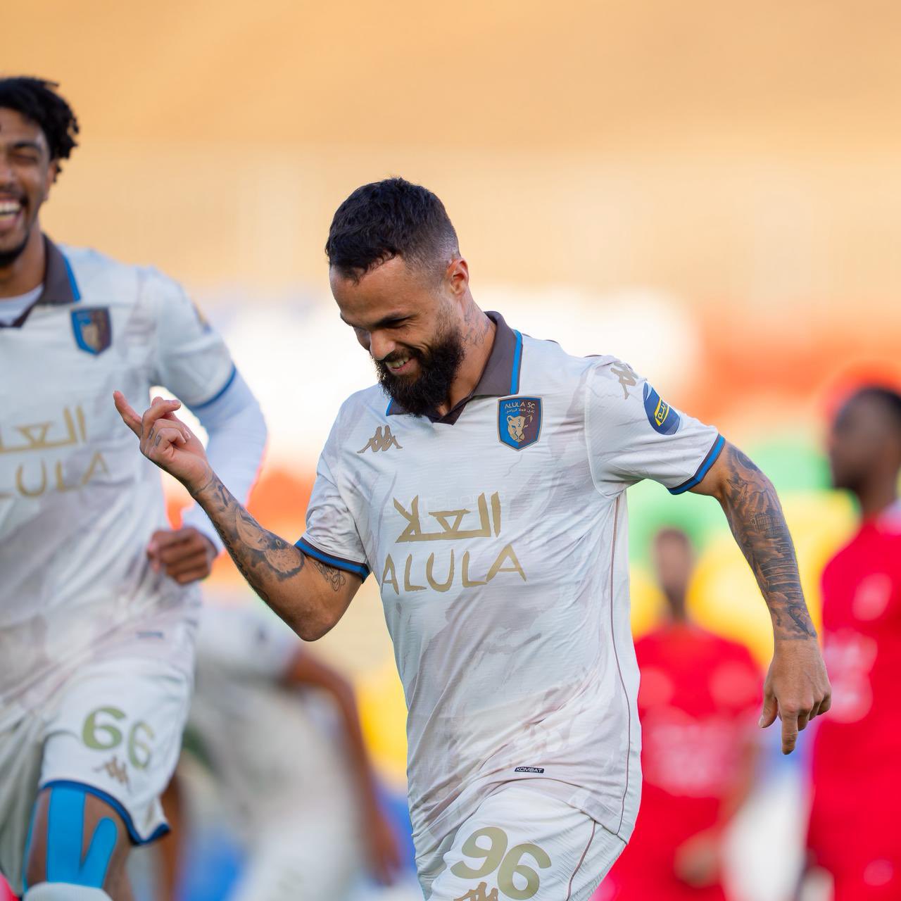 Michael estreia com gol na Arábia Saudita