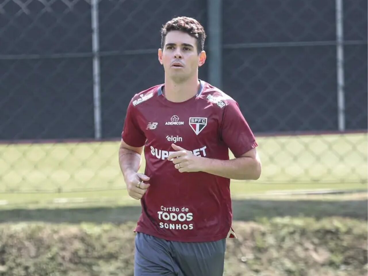 Oscar e São Paulo negociam rescisão após aposentadoria do meia