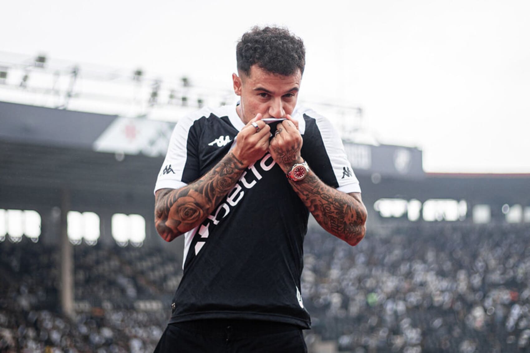 Torcida do Flu reage e “barra” Philippe Coutinho no clube
