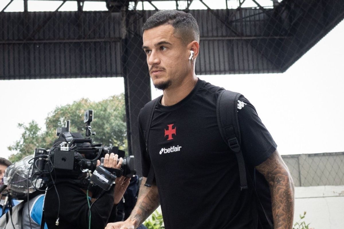 Coutinho chegando em São Januário pelo Vasco