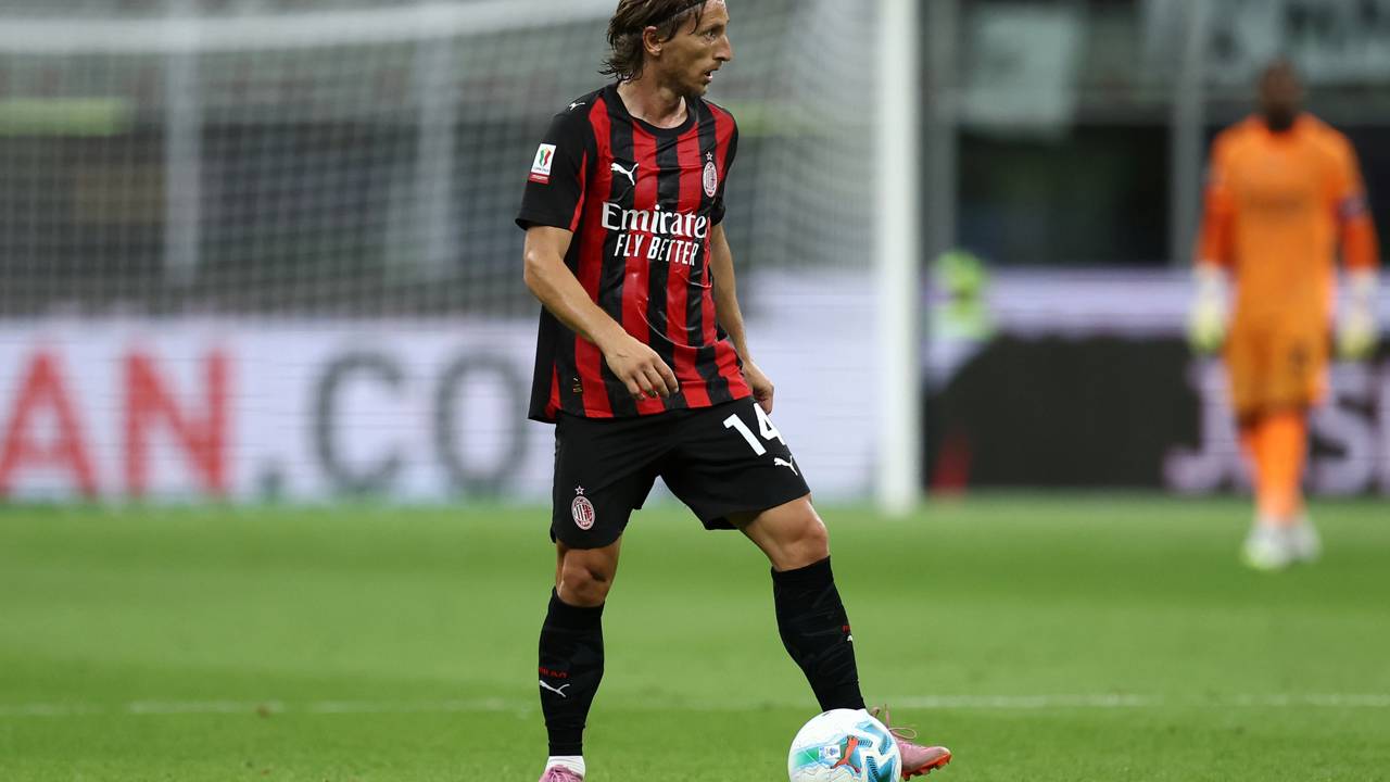 Aos 40 anos, Modrić mantém protagonismo no Milan e alimenta rumores de retorno ao Real Madrid