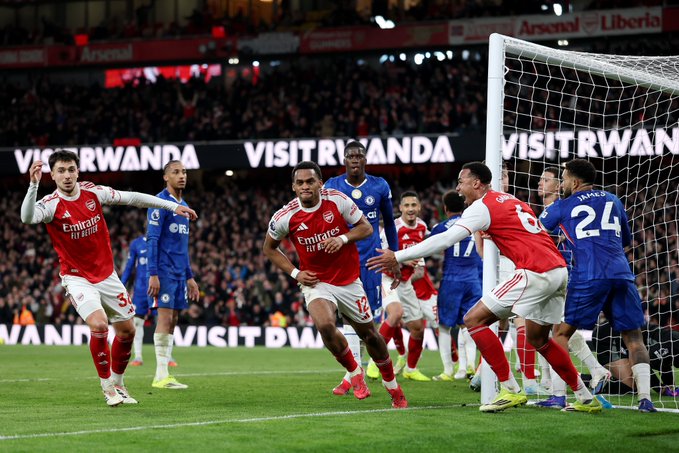 Arsenal vence o Chelsea e mantém vantagem na liderança da Premier League