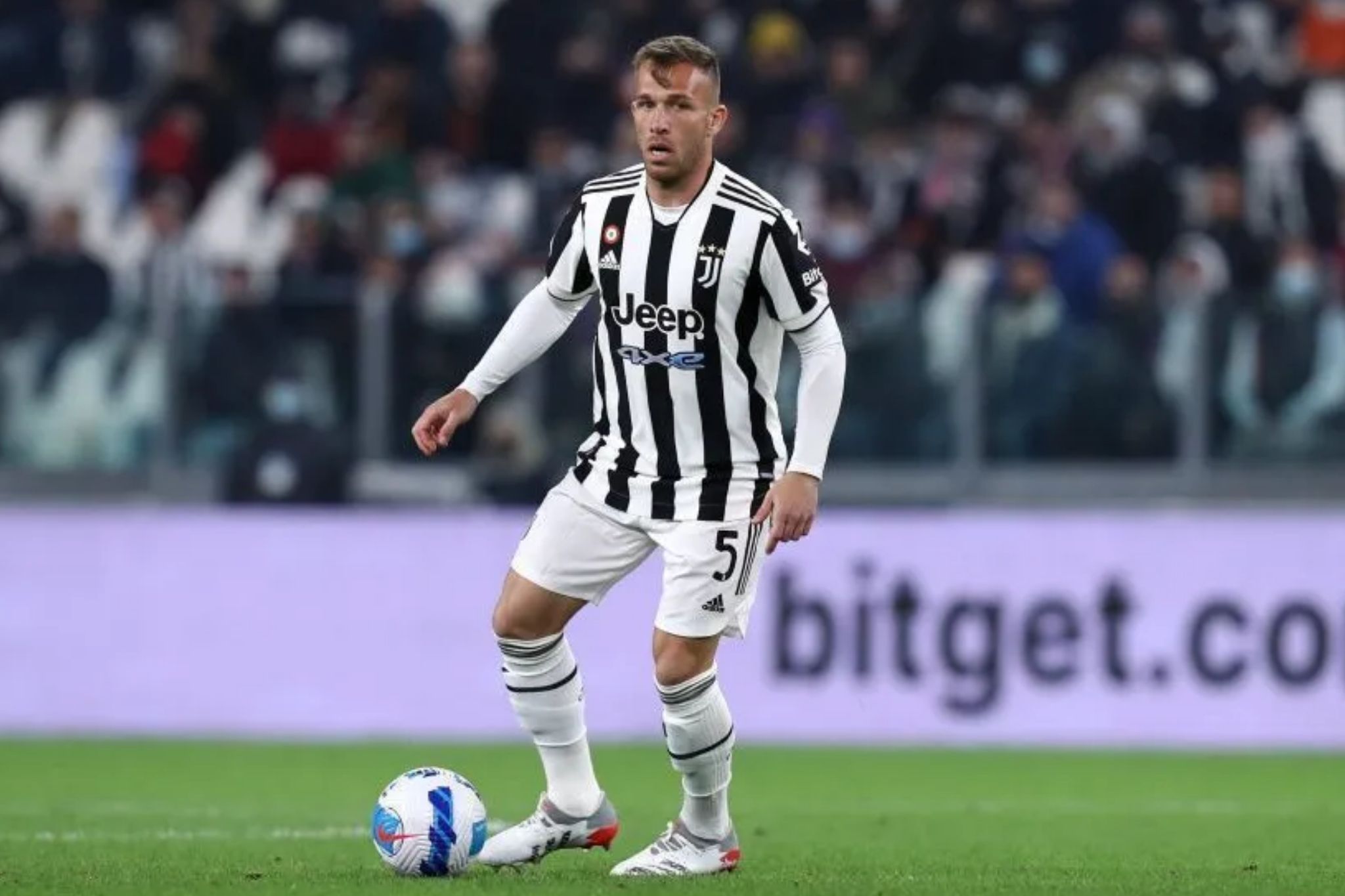 Arthur Melo retoma protagonismo no Grêmio e pode retornar à gigante da Europa