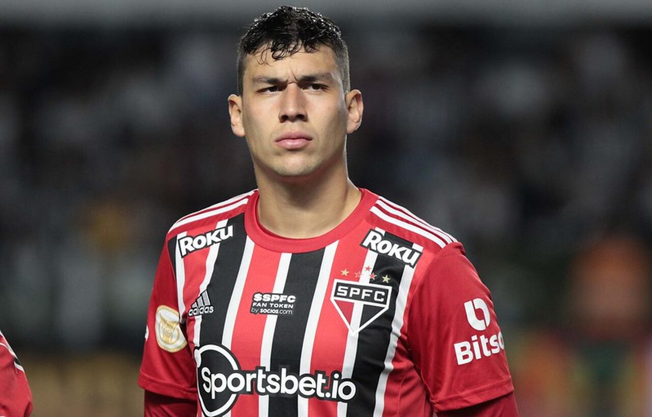 Botafogo anuncia Ferraresi e zagueiro chega com “clima de Fórmula 1”