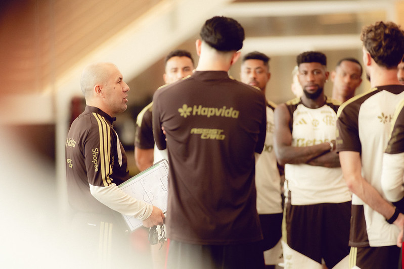 Confira novas rotinas do Flamengo com Leonardo Jardim