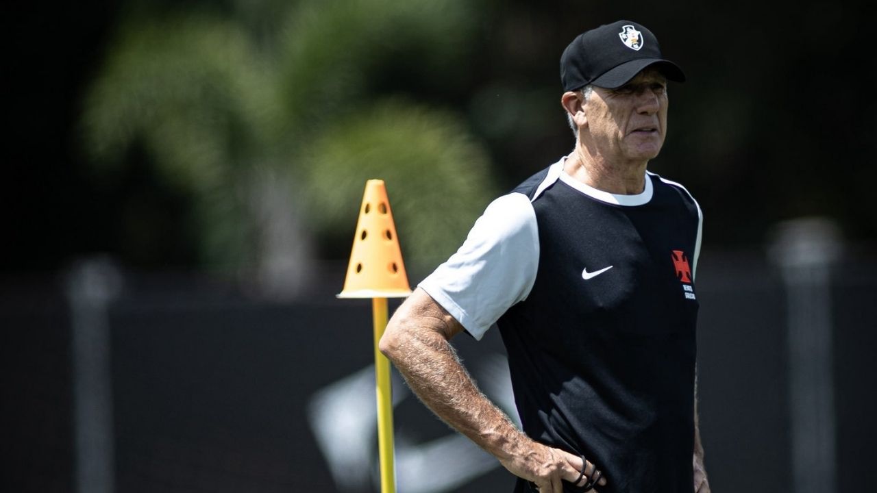 “Ganhamos pouco”: Renato Gaúcho, do Vasco, defende salários maiores para técnicos