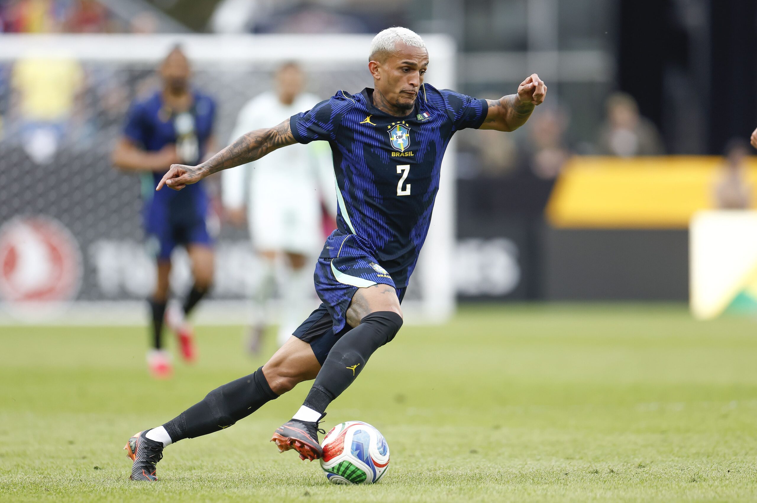 Lesionados, Wesley e Raphinha são cortados da Seleção