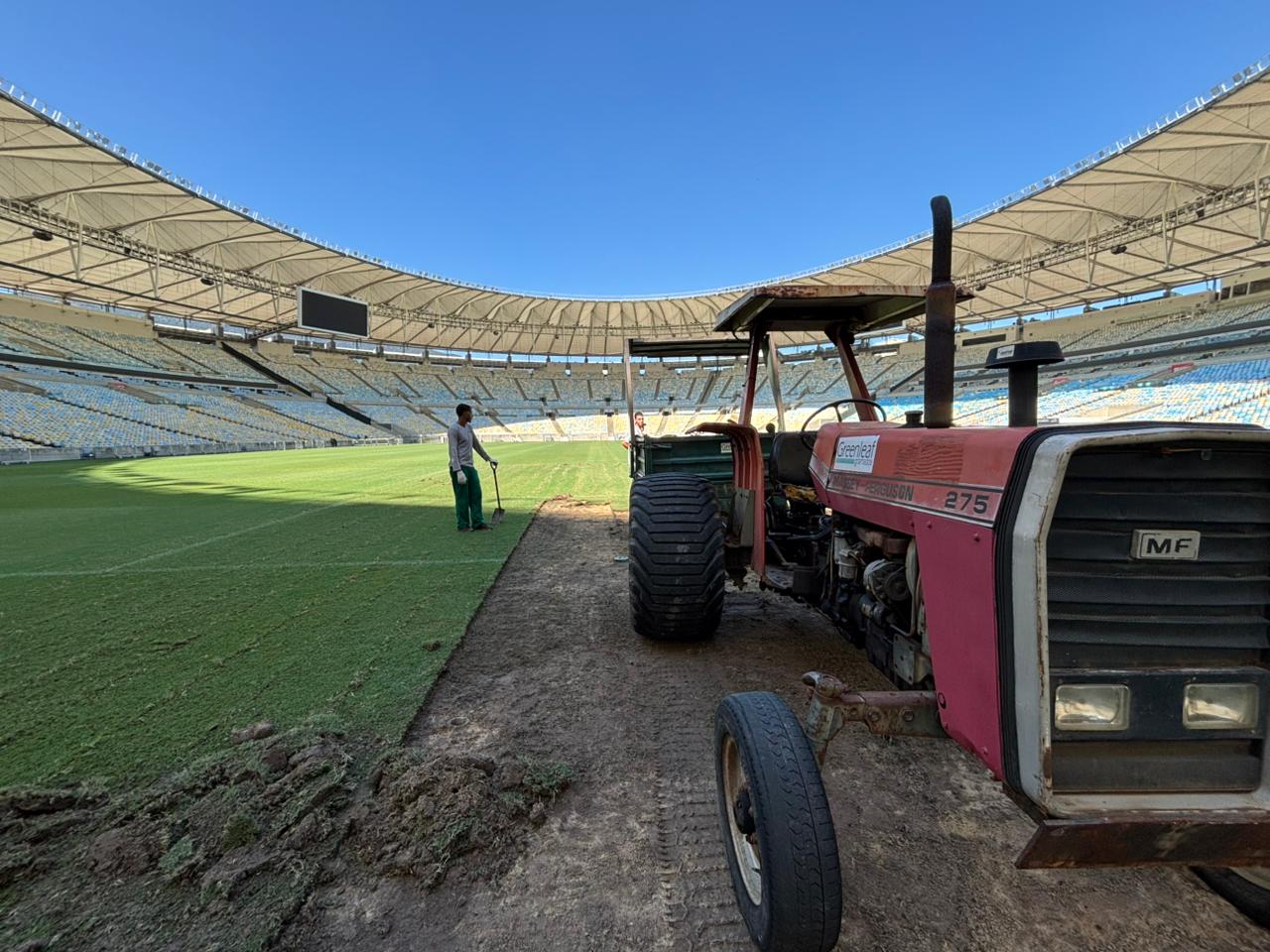 Maracanã inicia manutenção no gramado após maratona de jogos na temporada