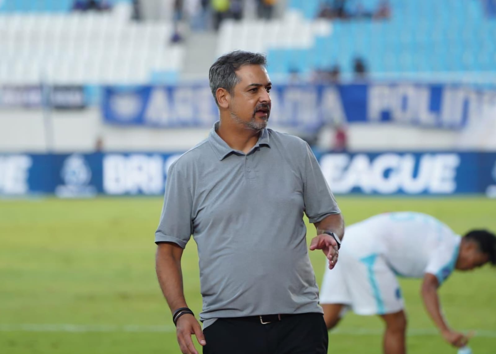 Marquinhos Santos comemora período para treinar e elogia torcida do Arema