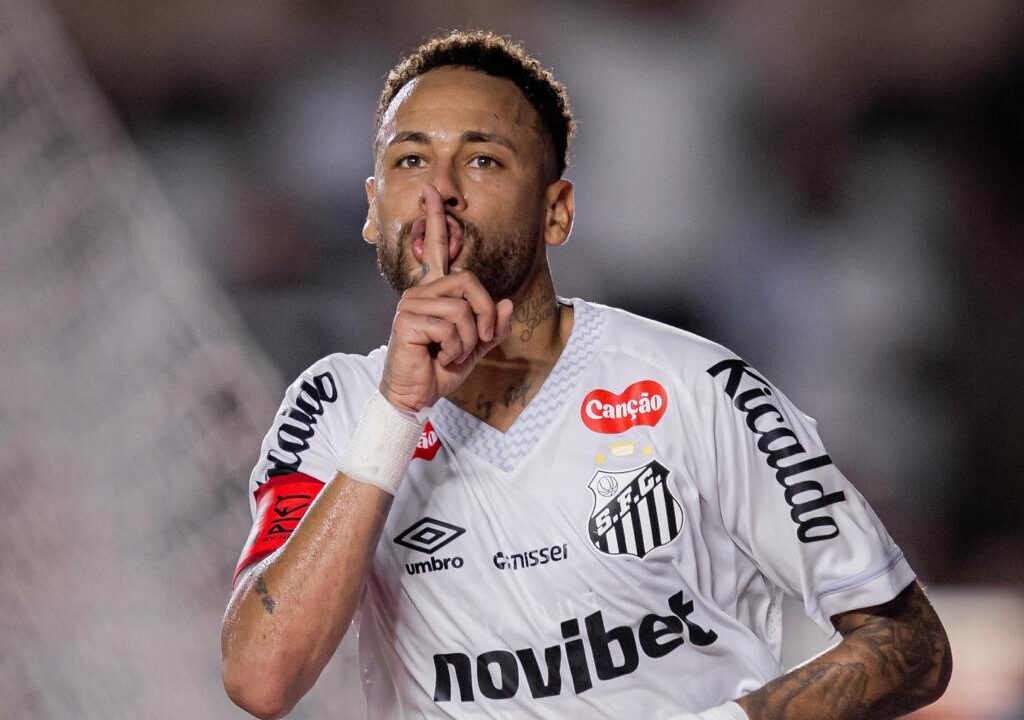 De criticado a decisivo, Neymar muda cenário do Santos em 90 minutos e fica mais perto da convocação