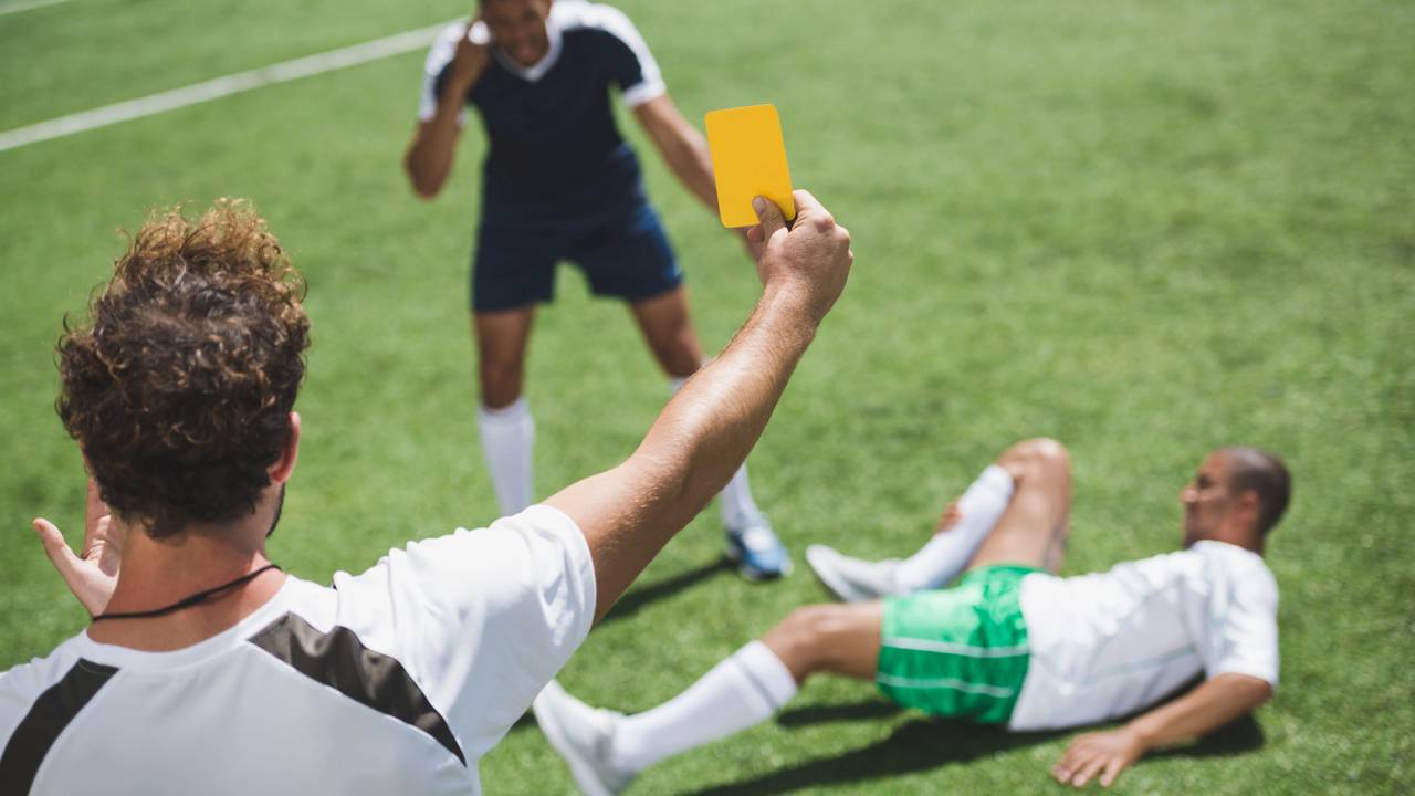 Novas regras do futebol aprovadas prometem mudar o ritmo dos jogos e o comportamento em campo