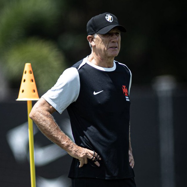 Novo time titular do Vasco começa a ser definido neste sábado