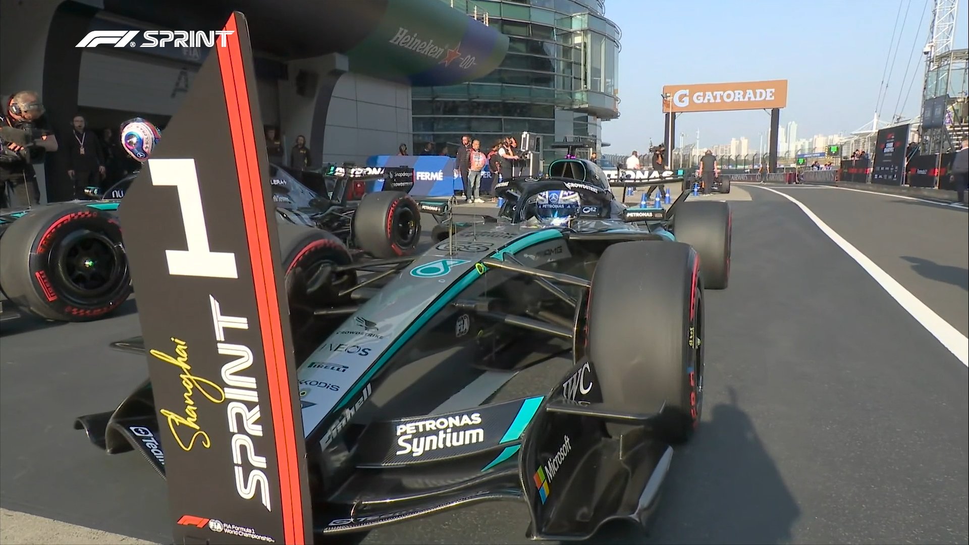 Russell conquista pole da sprint na China e Mercedes domina classificação