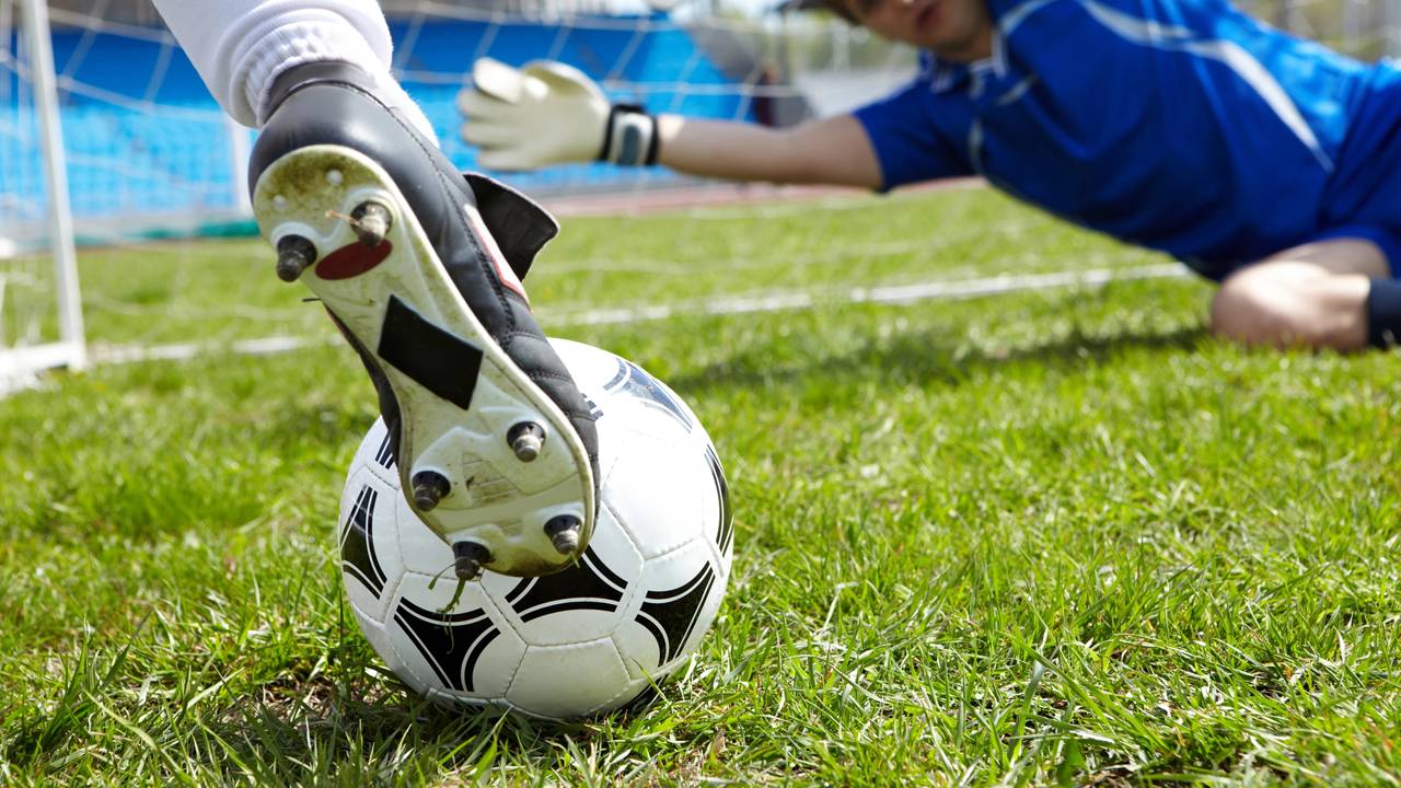 Técnicas de chute no futebol que podem melhorar sua finalização dentro de campo