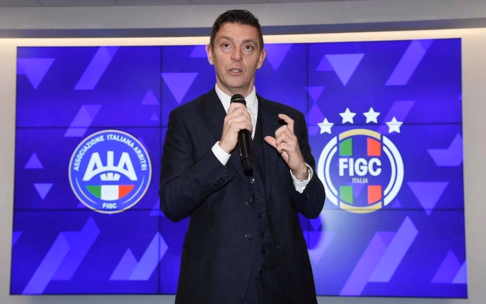 Após 20 anos, futebol italiano enfrenta novo escândalo na arbitragem
