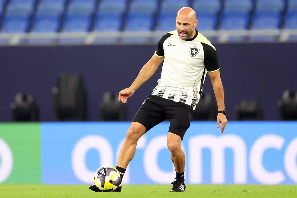 Botafogo anuncia Franclim Carvalho como novo técnico