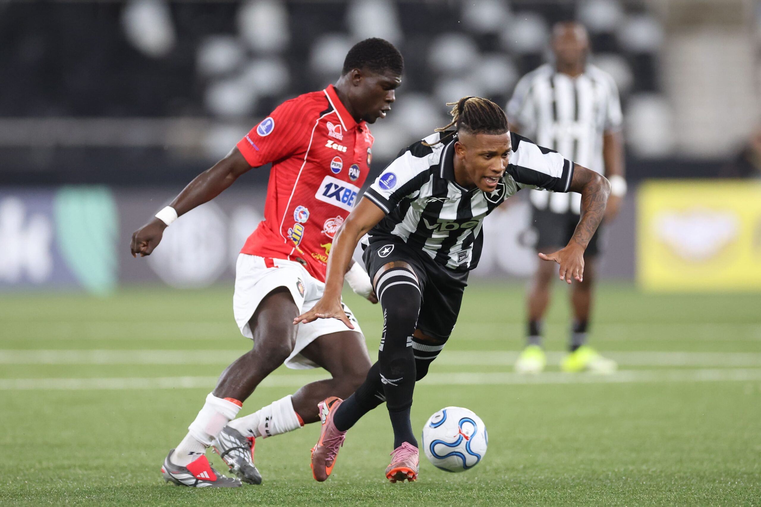 Botafogo empata com o Caracas na estreia de Franclim Carvalho