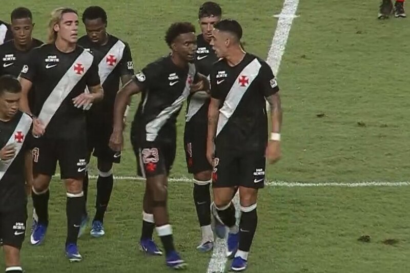 Capitão do Vasco se pronuncia após discussão com companheiro
