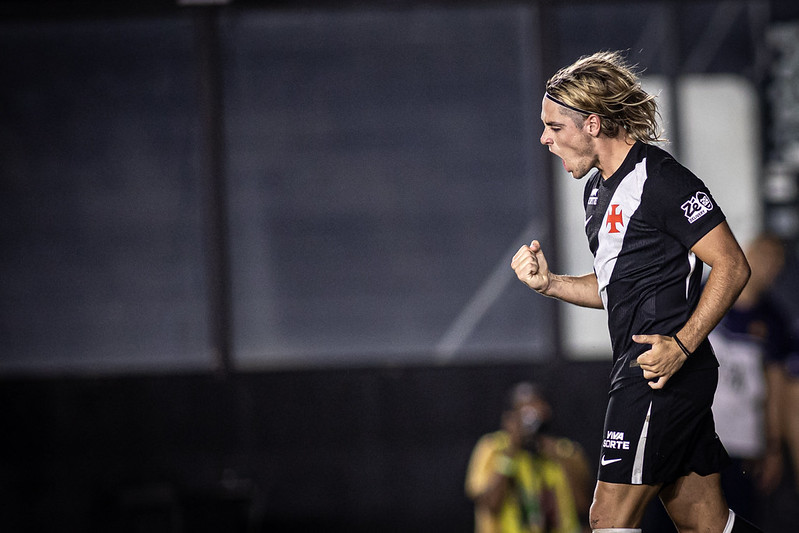 Com quatro gols, Spinelli já é o artilheiro do Vasco na temporada