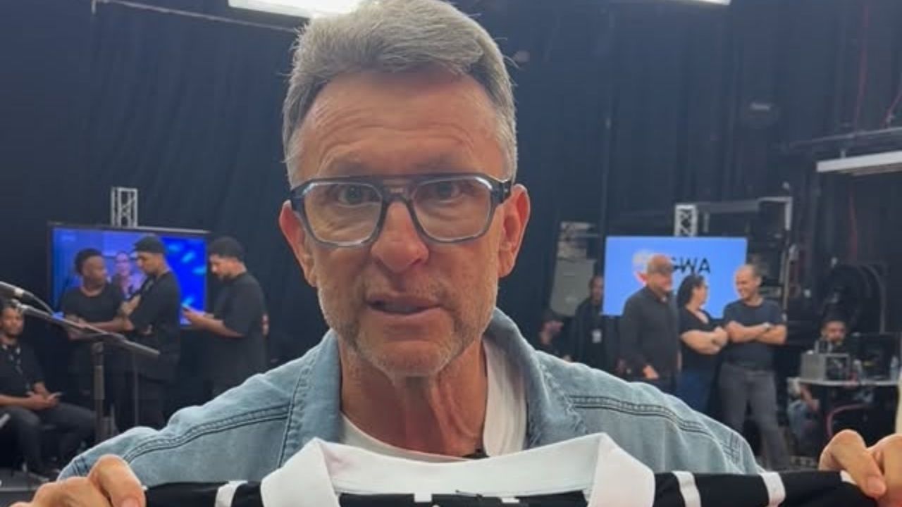Craque Neto faz oração ao vivo após Diniz avançar com o Corinthians