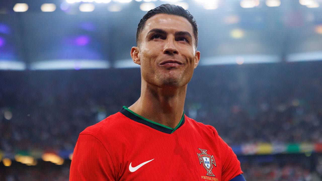 Cristiano Ronaldo: “Quando você perde alguém que ama muito, superar essa perda é difícil.”