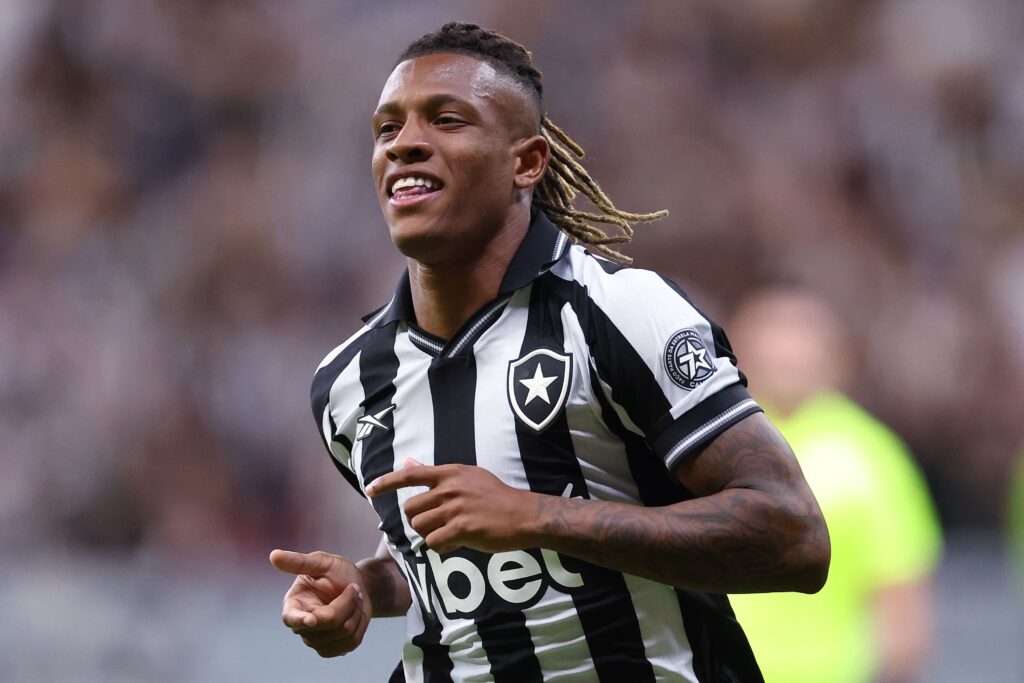 Danilo atrai interesse europeu e pode deixar o Botafogo na janela do meio do ano