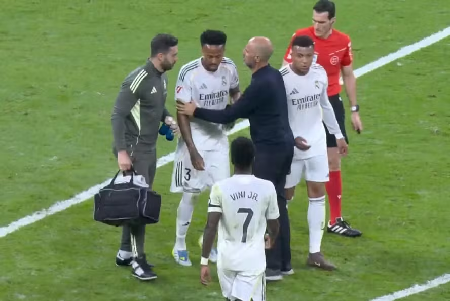 Éder Militão fará cirurgia na perna esquerda e está fora da Copa, diz rádio espanhola