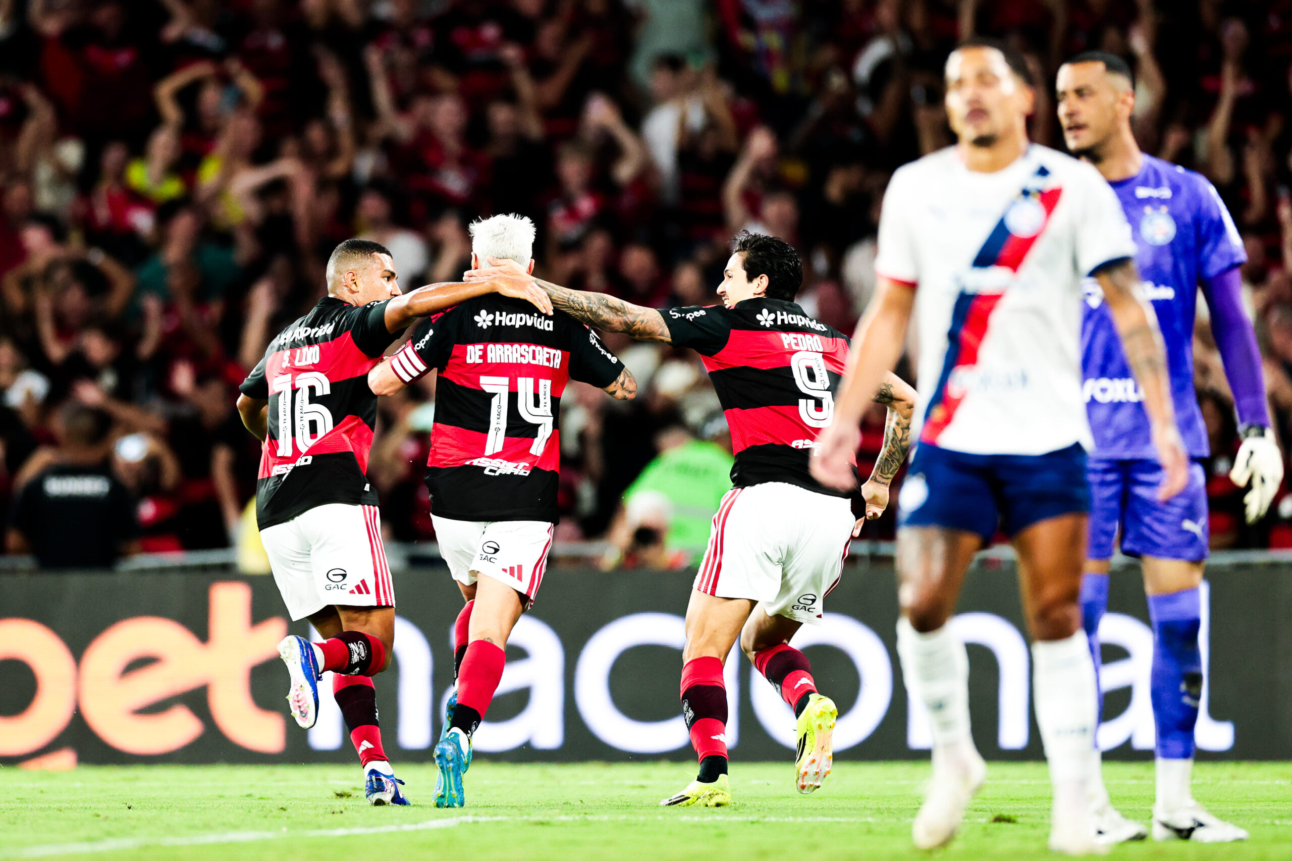Flamengo derrota o Bahia e vence a terceira seguida no Brasileirão