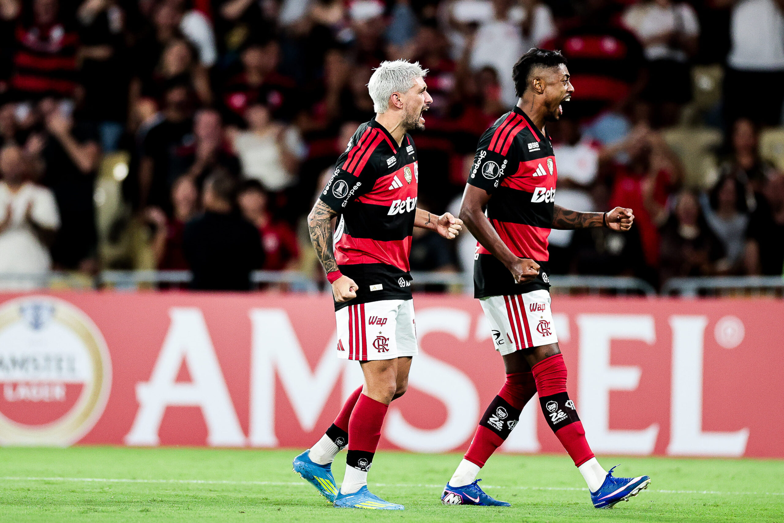 Flamengo goleia o Independiente Medellín no Maracanã e segue 100% na Libertadores
