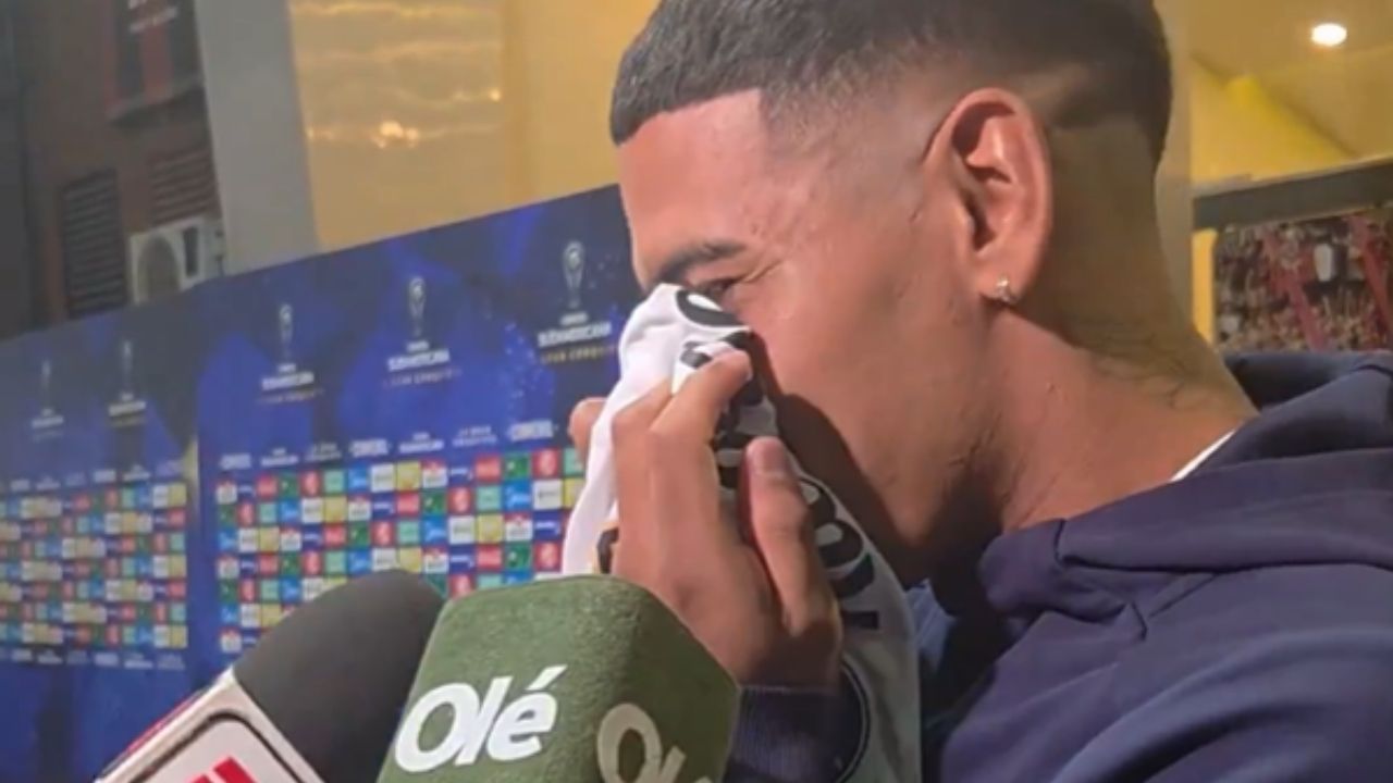 “Não vou lavar, o cheiro está muito bom”: lateral revela tática para ter camisa de Neymar