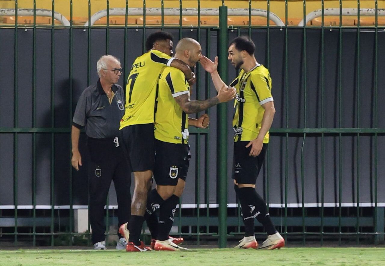 Rafael Furtado comemora primeiro gol pelo Volta Redonda e destaca virada da equipe