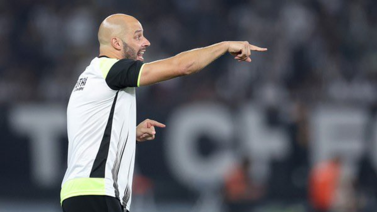 Resolve o problema? Botafogo define substituto para treinador; veja o que falta