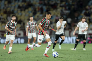 Reunião pode definir saída de joia da base tricolor