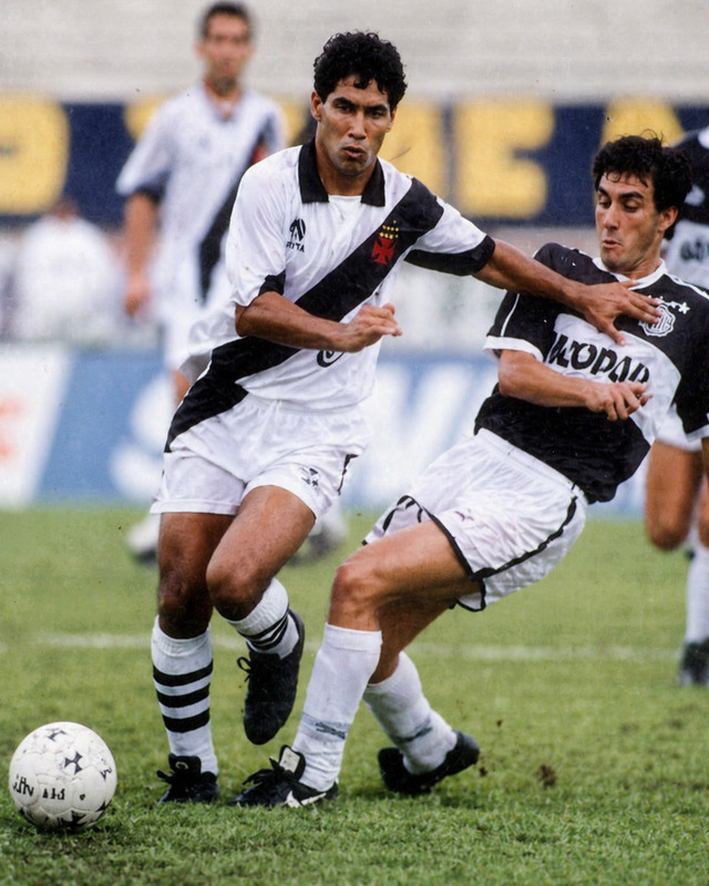 Último Vasco x Olimpia teve Dinamite, Edmundo e gol de calcanhar; relembre