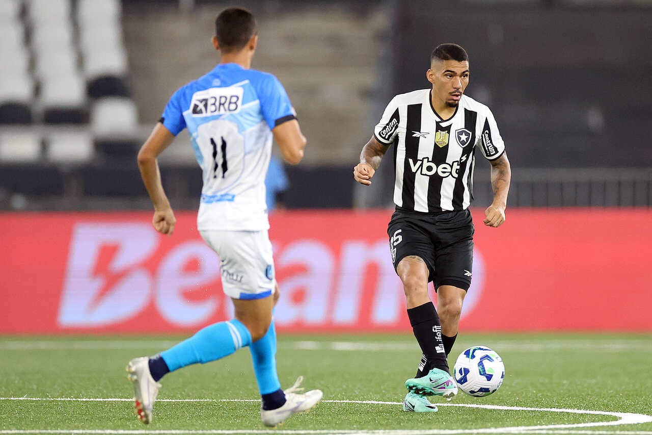 Allan sofre lesão na coxa e pode desfalcar o Botafogo até a Copa