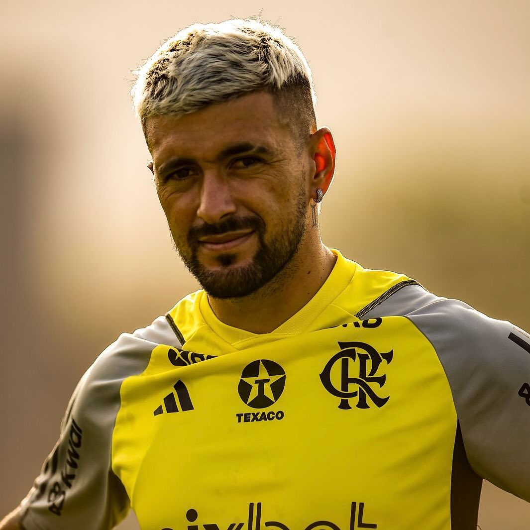 Arrascaeta recebe alta após cirurgia e inicia recuperação no Flamengo