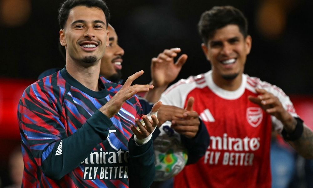 Arsenal quebra jejum de 22 anos e é campeão da Premier League