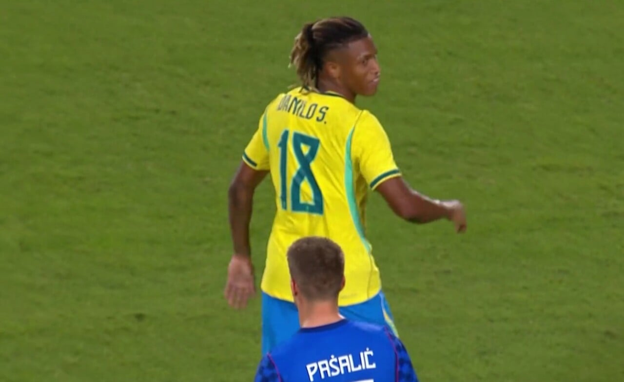 Botafogo dispara em ranking histórico da Seleção após convocação de Danilo