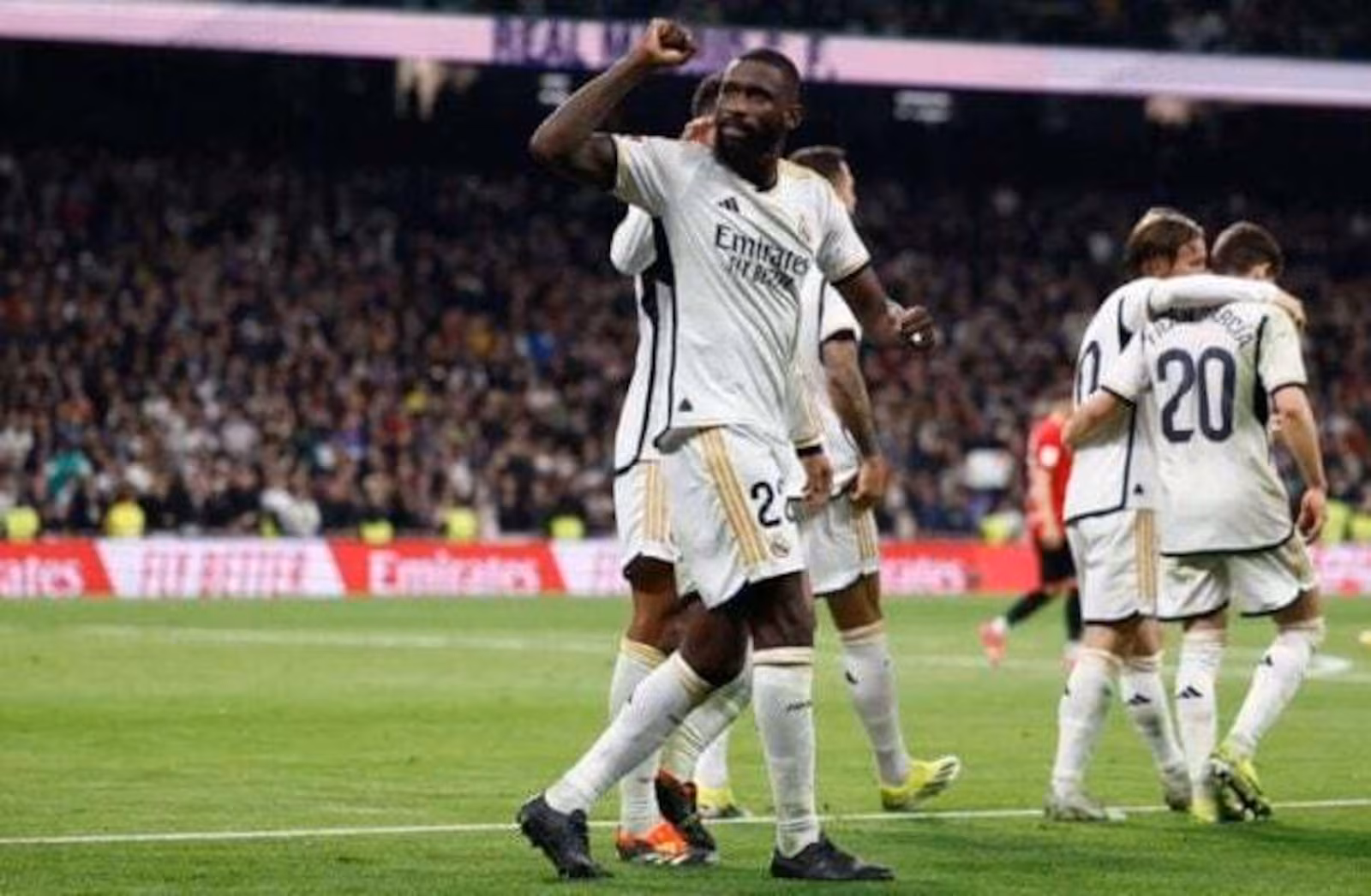 Caos no Real Madrid: Rudiger agride companheiro de equipe em treino, diz rádio