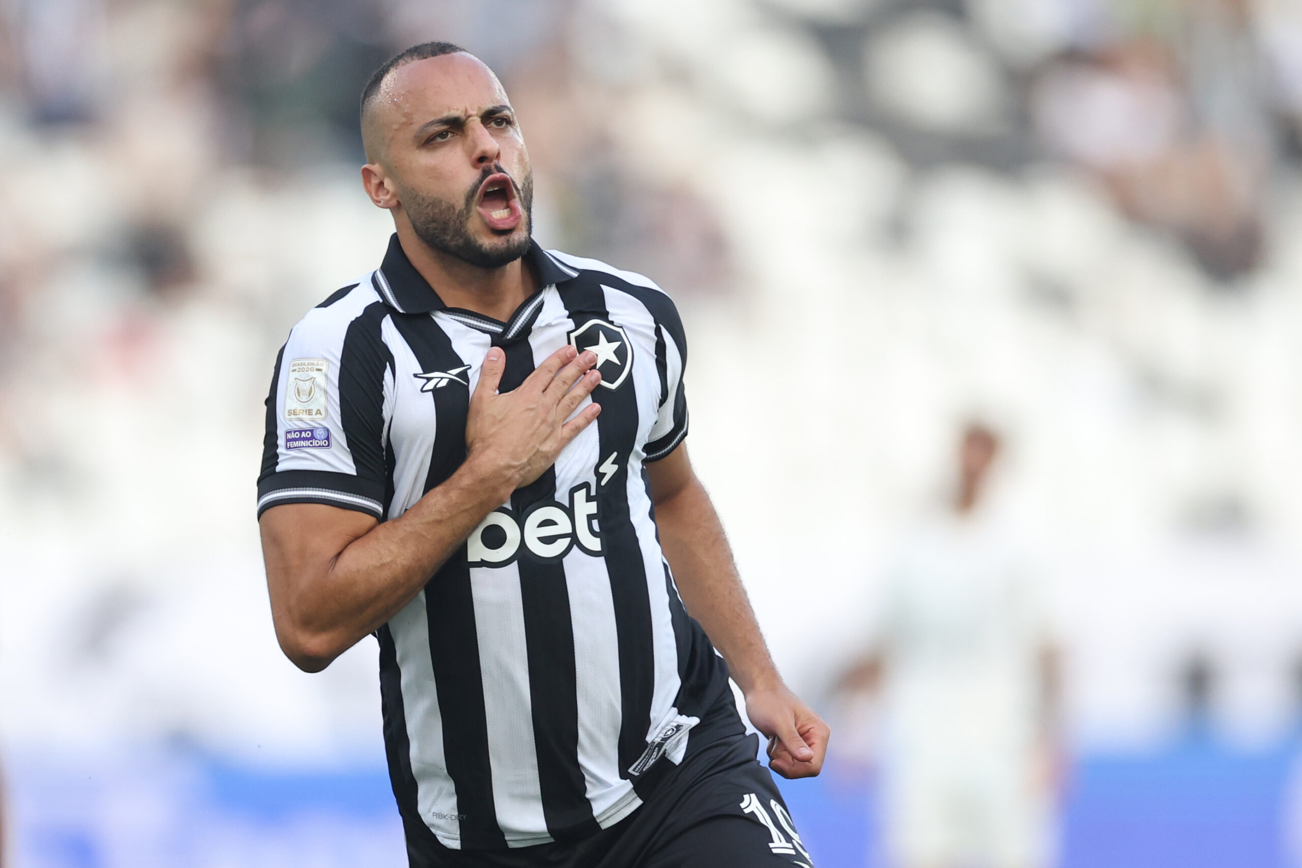 Com Arthur Cabral, Botafogo volta a ter um hat-trick no Brasileirão após quase dez anos