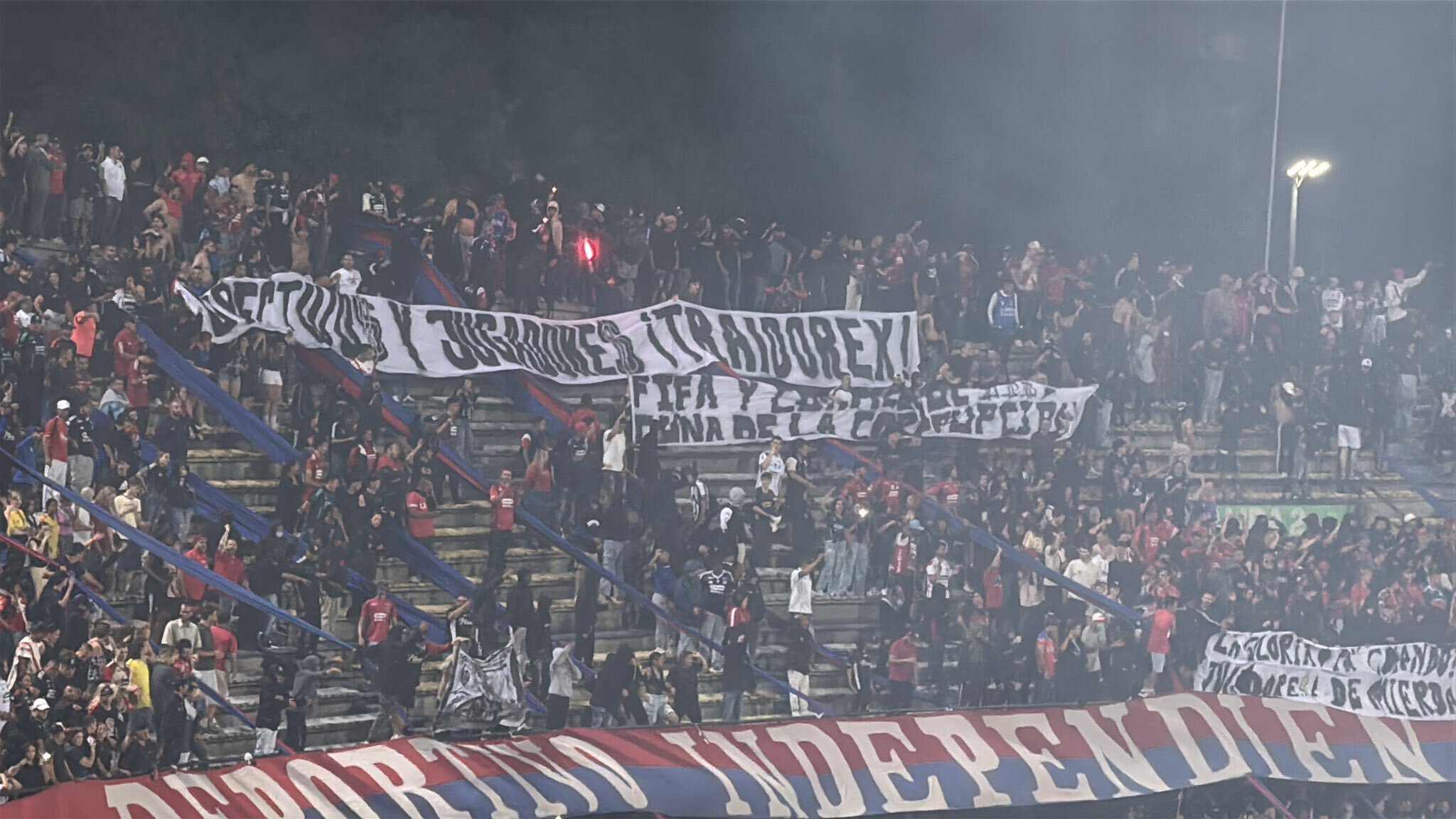 Conmebol determina cancelamento de Independiente Medellín x Flamengo após protestos de torcedores