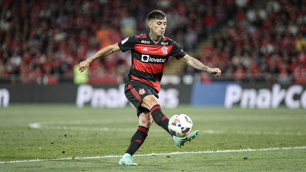 Erick Pulgar entra na mira da MLS e pode deixar o clube por cerca de US$ 4 milhões