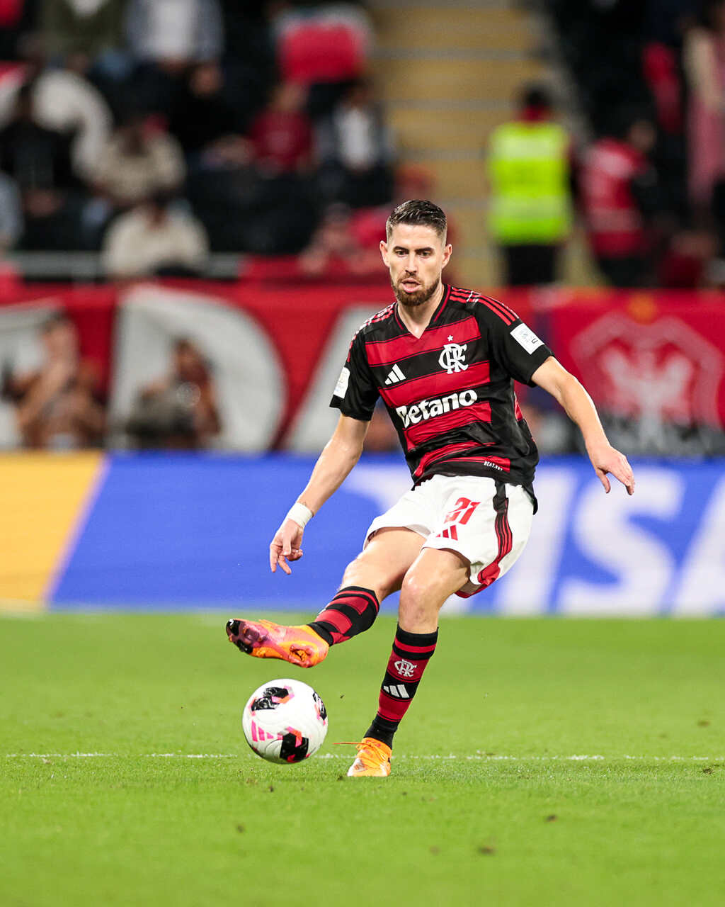 Flamengo confirma fratura de Jorginho e critica arbitragem