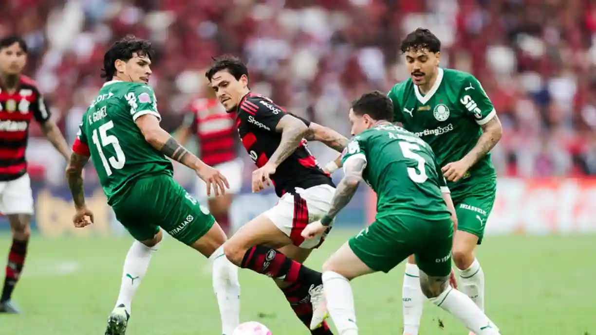 Flamengo reencontra Palmeiras e defende marca de quase nove anos