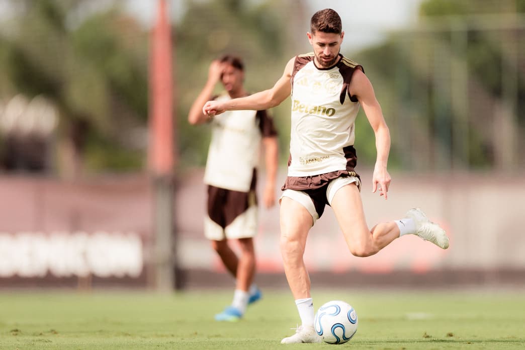 Flamengo tem voltas e dúvidas para enfrentar o Estudiantes