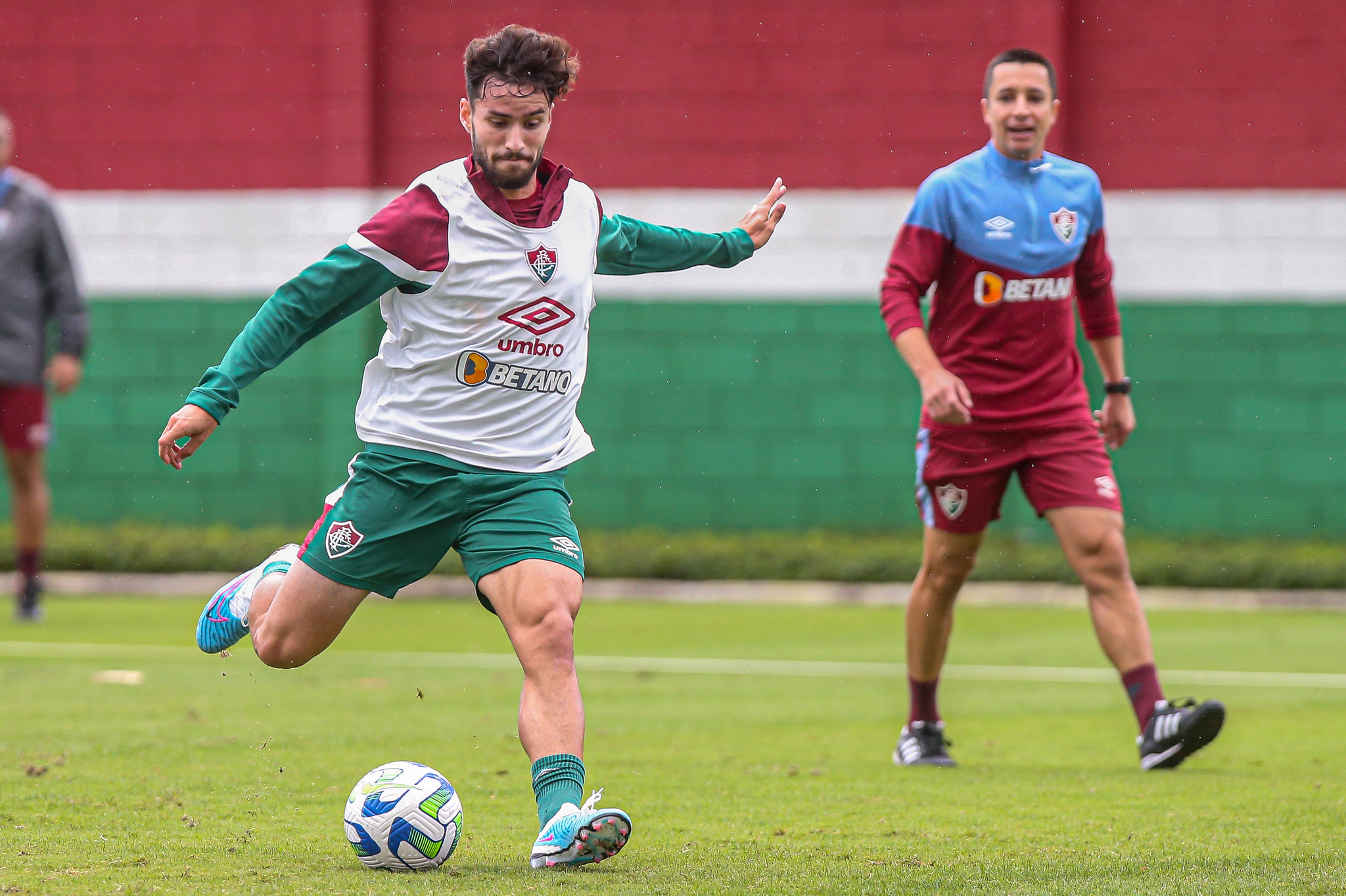 Martinelli volta a treinar normalmente e se aproxima de retorno no Fluminense