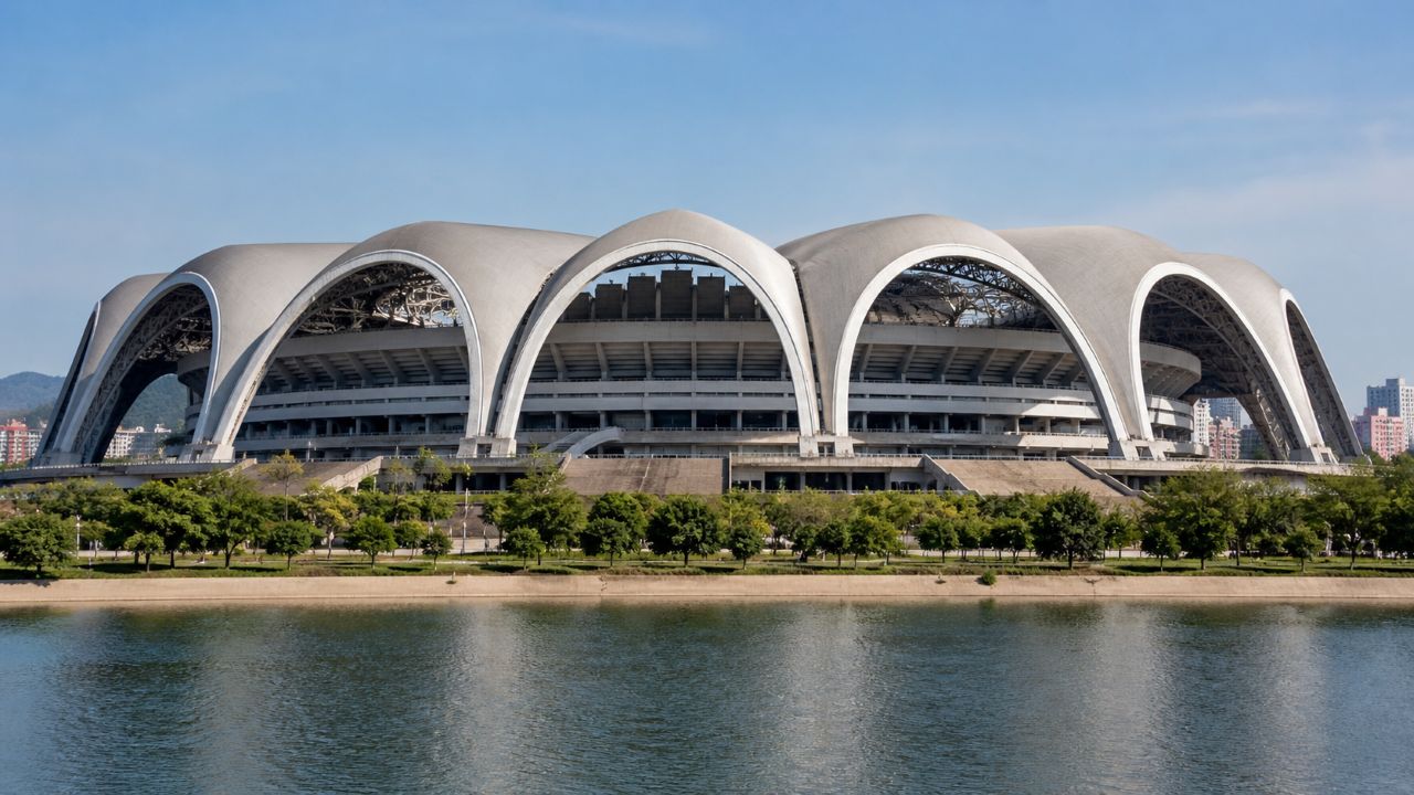O maior estádio de futebol do mundo impressiona pela capacidade gigantesca e pela história por trás da arena